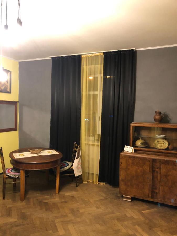 History На Проспекті Свободи 49 Leópolis Exterior foto