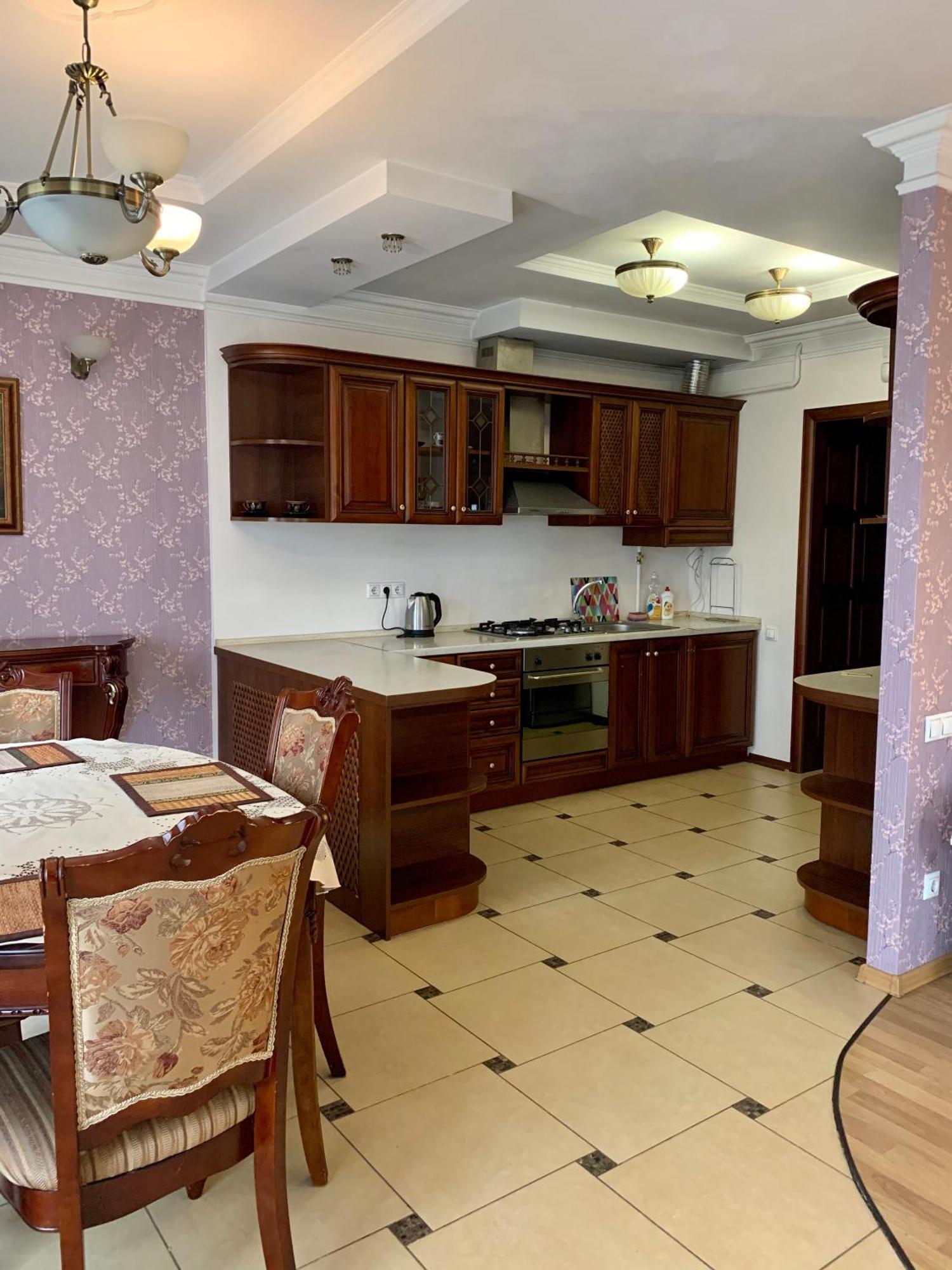 History На Проспекті Свободи 49 Leópolis Exterior foto